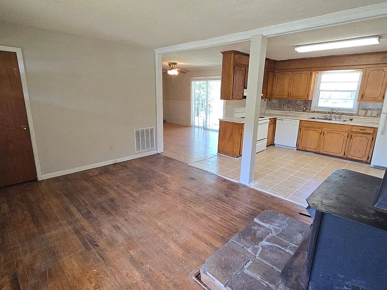 2233 Windsor Dr — Photo 11