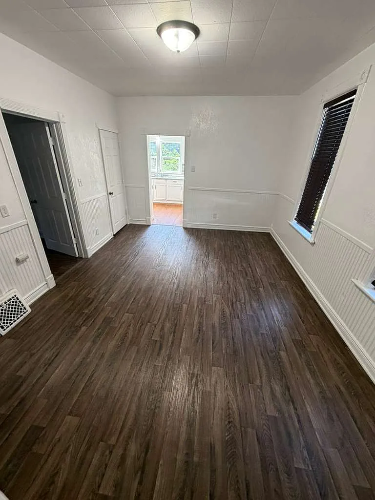 3 bed, $1,800 — Photo 2