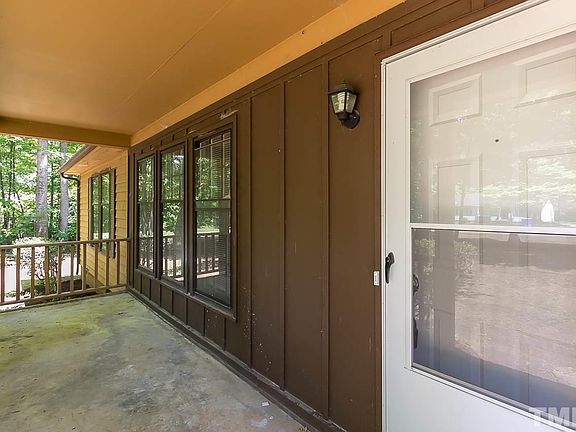 5th image of 420 Delvin Ln
