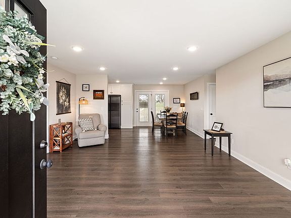 4th image of 58 Pleasant Valley Rd