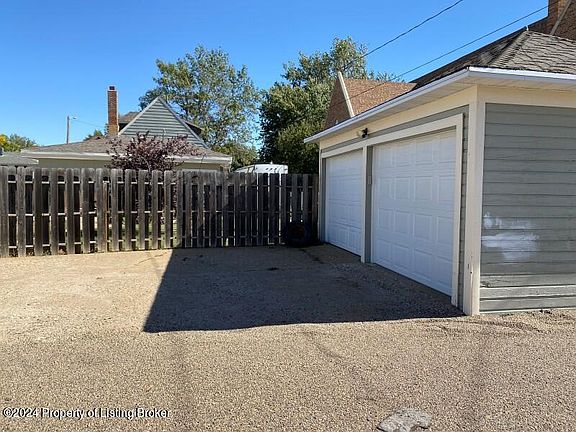 3rd image of 421 1st Ave W