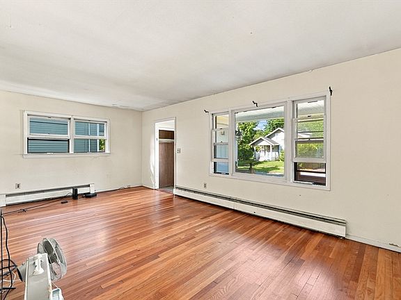 4th image of 44 Winnifred Rd