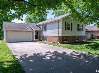 808 W Hampshire Rd, Peoria, IL 61614