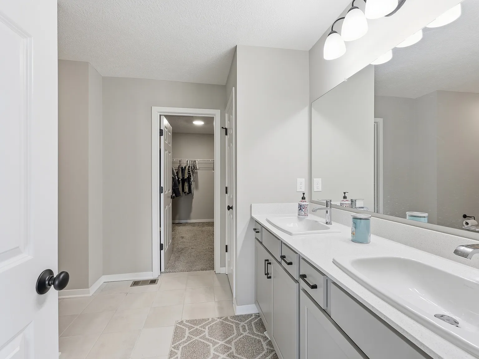 4 bed, 2540 sqft, $3,200 — Photo 4