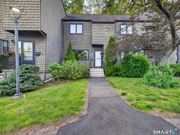 46 Hampton Park #46, Branford, CT 06405