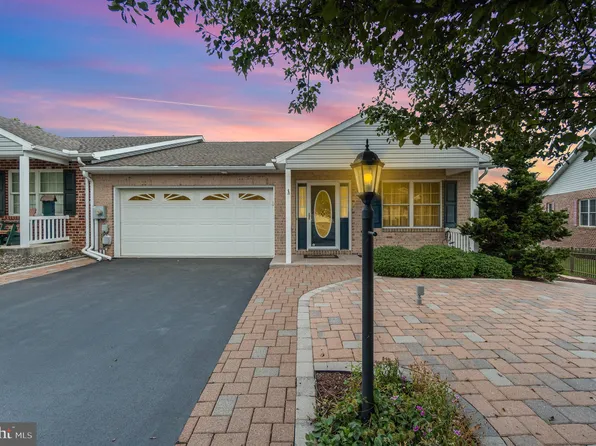 727 Fir Spring Dr, Waynesboro, PA 17268