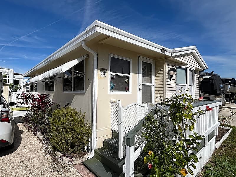 1st image of 11911 66th St #523