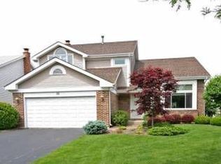 52 S Emerald Ave, Mundelein, IL 60060