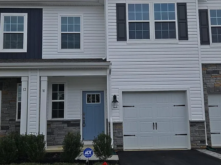 10 Reagan Ln — Photo 1
