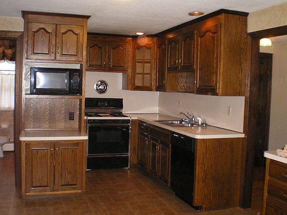 4th image of 27 Tower Ave