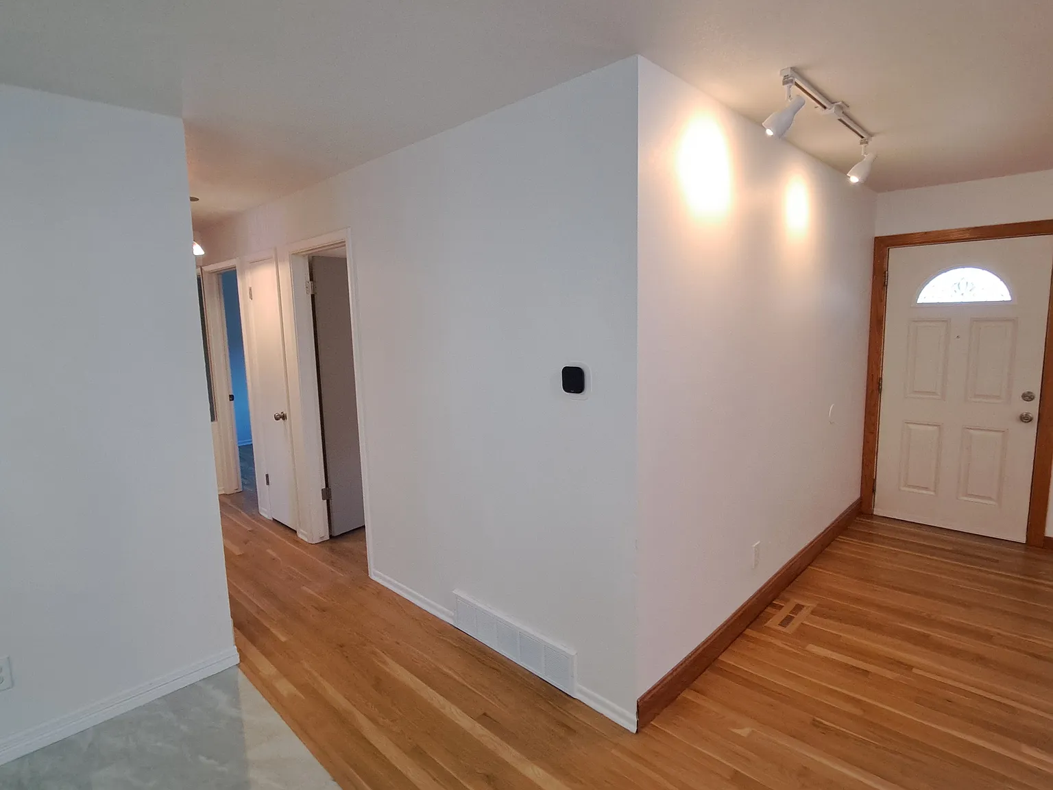 975 McIntire St — Photo 3