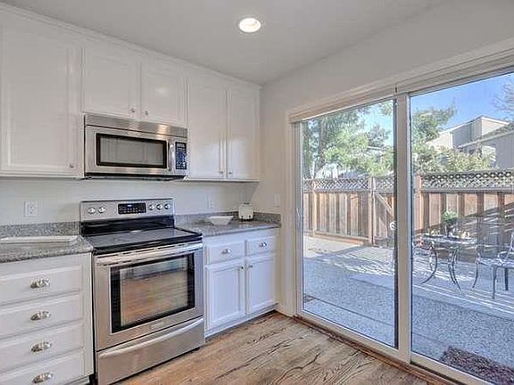4th image of 6641 Bunker Hill Ct
