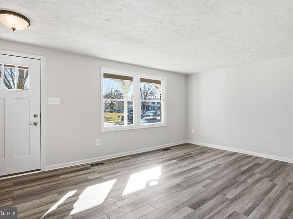 3rd image of 474 Ruffian Ct