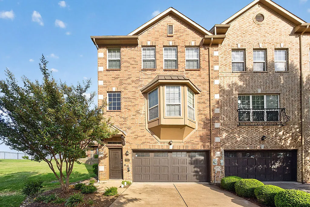 4 bed, 2273 sqft, $3,100 — Photo 3