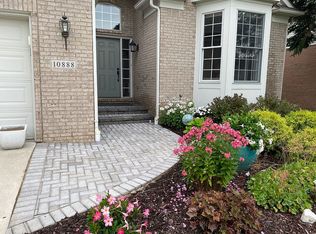 10888 Pinehurst Rd, Plymouth, MI 48170