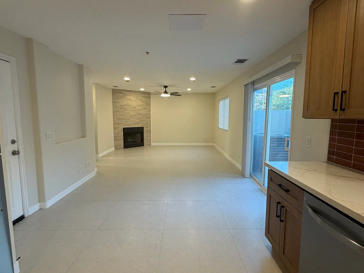 4 bed, 2.5 bath, 1597 sqft, $2,900 — Photo 2