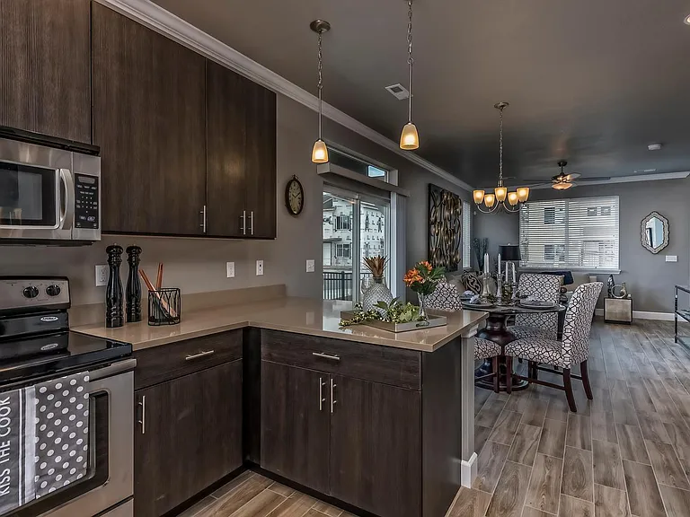 Willow Point Townhomes — Photo 3
