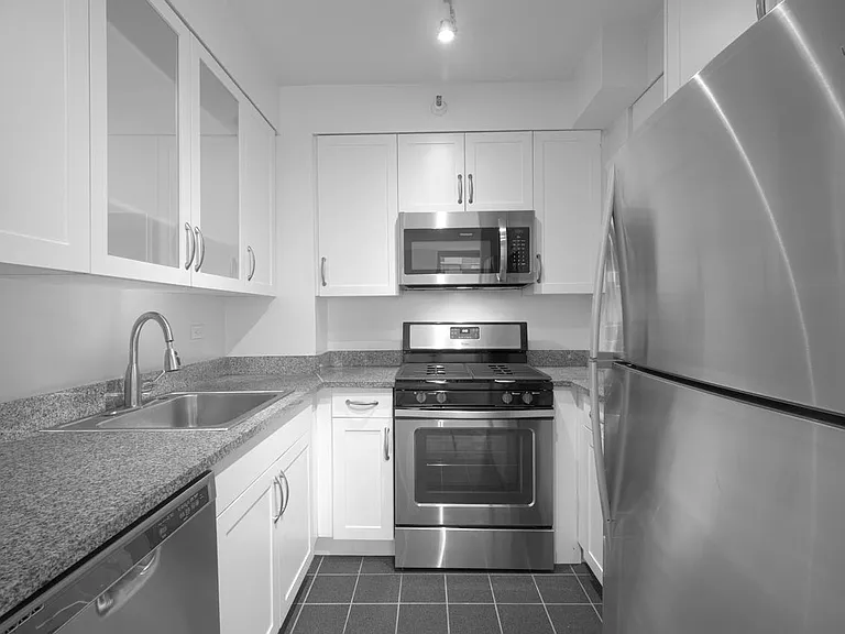 360 W 43rd St #S5D — Photo 4