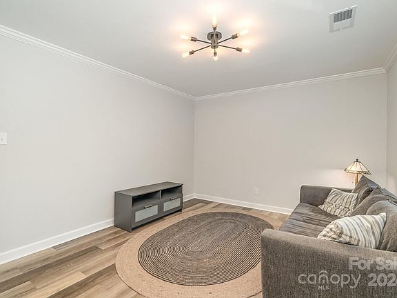 4th image of 1657 University Park Dr
