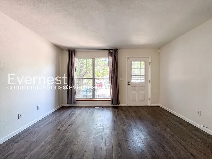 2701 E Nichols Cir — Photo 5
