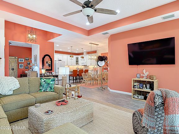 4th image of 260 Island Breeze Ave