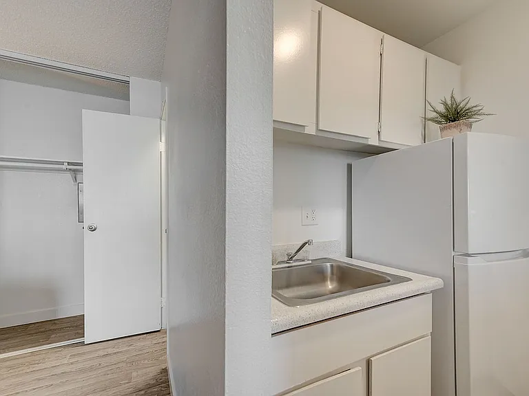 4050_Palos Verdes St_model-23