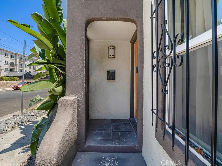 5152 Romaine St — Photo 2
