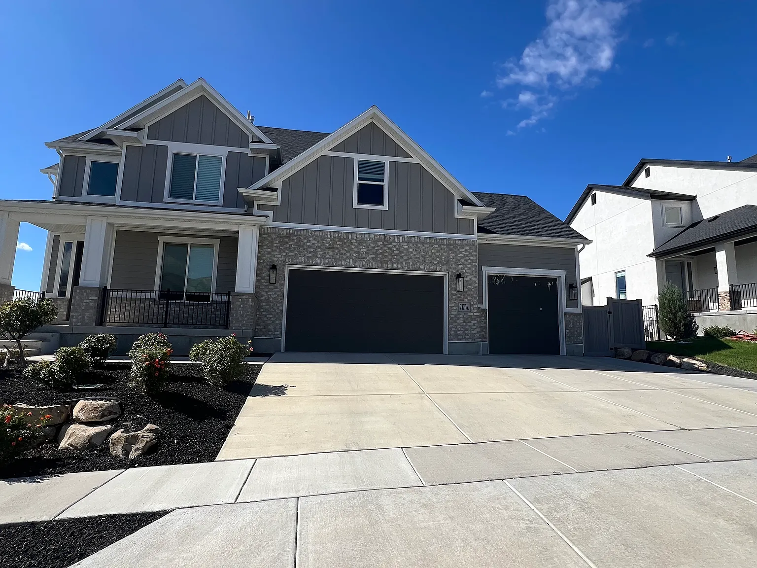 2 bed, 1300 sqft, $2,000 — Photo 1