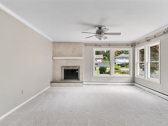 3rd image of 416 Crescent Ln