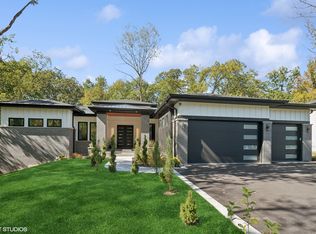 68 Riverwoods Rd, Lincolnshire, IL 60069