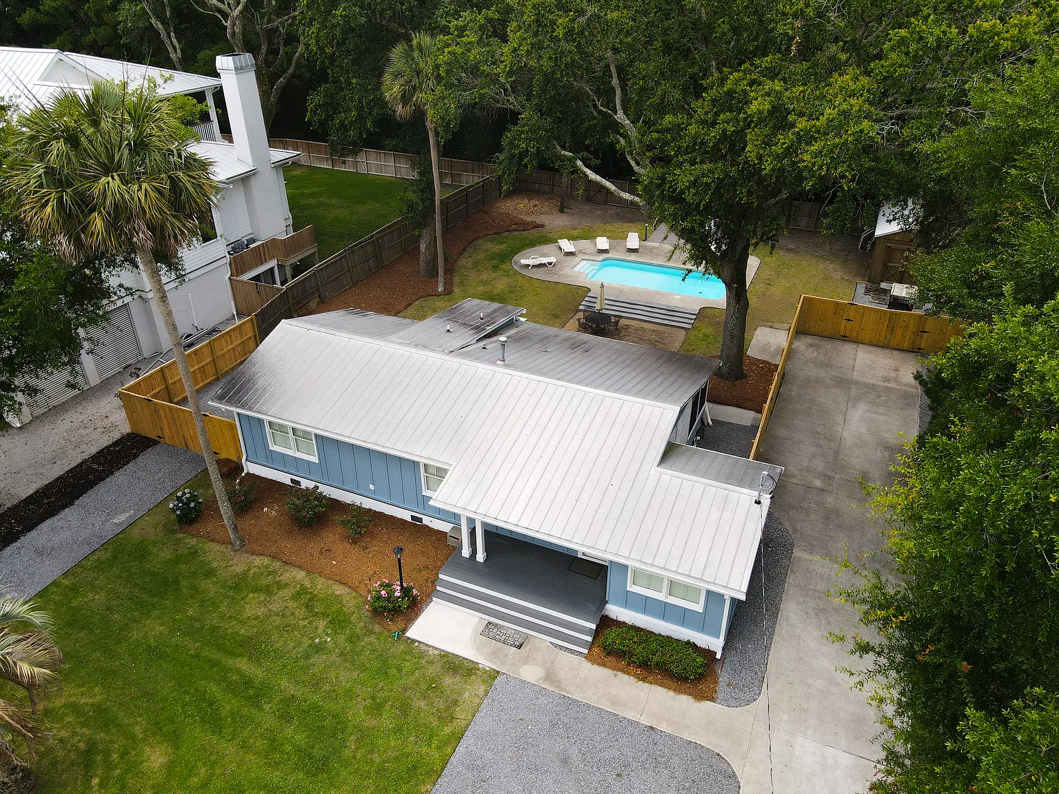 3 bed, 1600 sqft, $5,000 — Photo 2