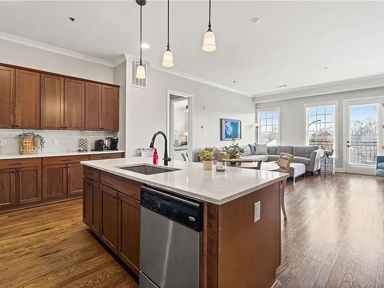 360 Chambers St #202 — Photo 7