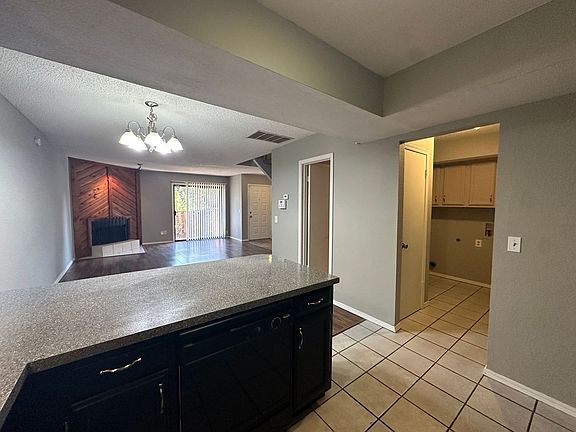 4th image of 14019 Fairhill Ave
