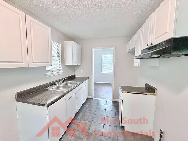 3682 Suzanne Dr — Photo 9