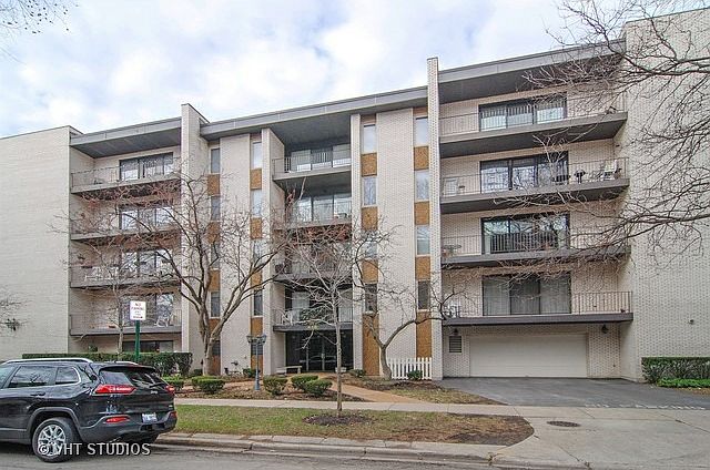 1st image of 410 Ashland Ave APT 3C
