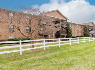 9804 Whipps Mill Rd UNIT 3, Louisville, KY 40223