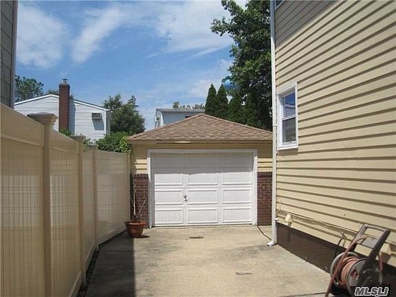 4th image of 125 Nassau Blvd