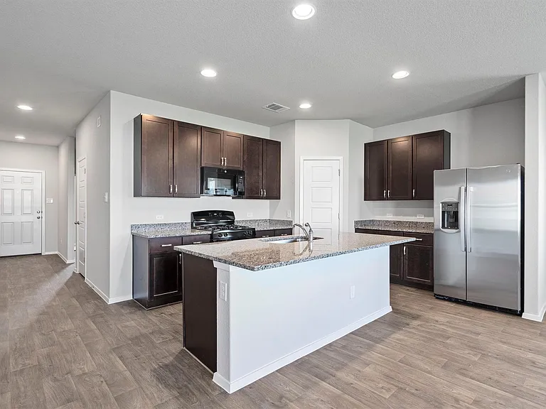 135 Chesterfield Dr — Photo 5