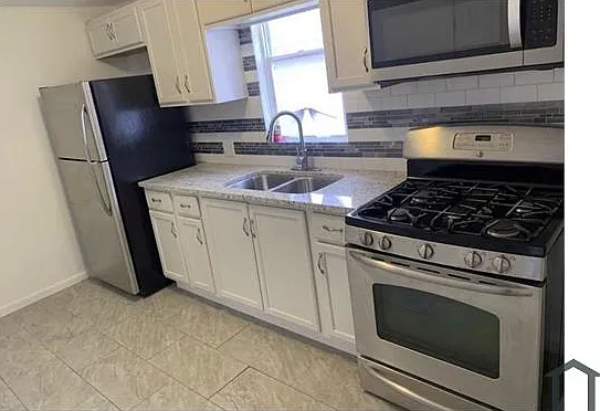 7536 S Maryland Ave — Photo 1