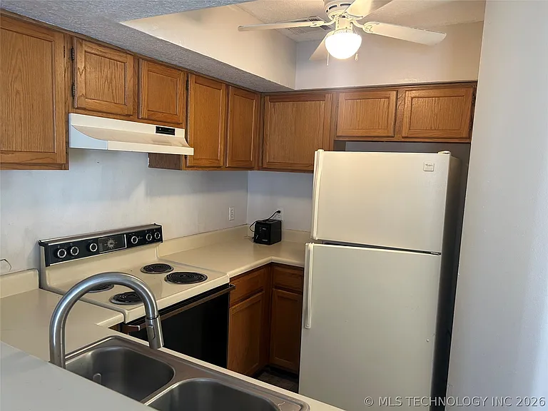 1808 E 66th Pl #D-206 — Photo 11