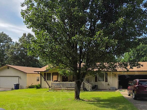 2nd image of 113 Pottawattamie Dr