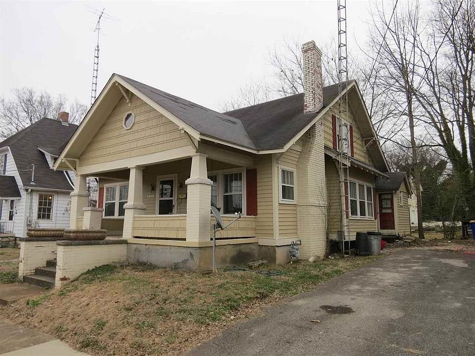 2nd image of 1048 Elm St