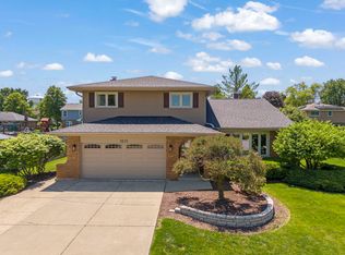 1825 Northbridge Pl, Downers Grove, IL 60516