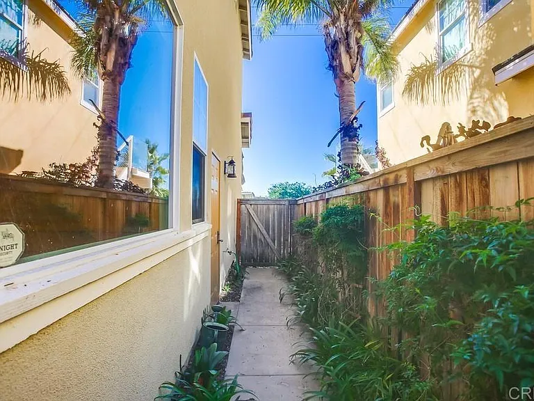 421 N Cedros Ave N — Photo 47