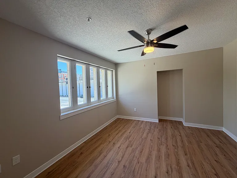 400 N Main St #204 — Photo 8