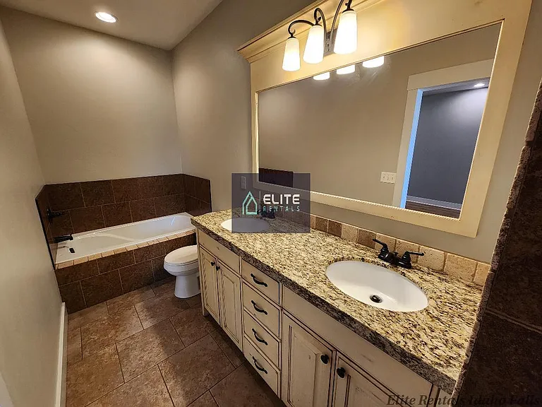 3700 Potomac Way — Photo 14
