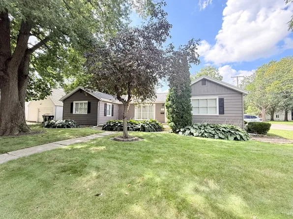 31 University Ct, Normal, IL 61761