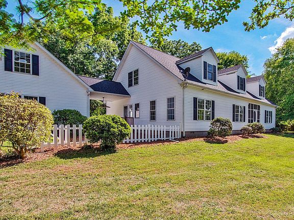 2nd image of 4918 Brant Hill Ln