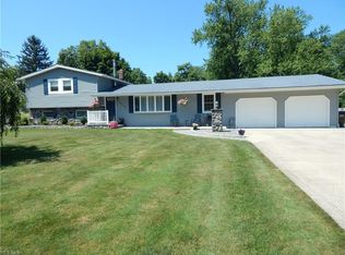 6420 Oberlin Rd, Amherst, OH 44001