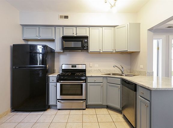 4th image of 5953 N Winthrop Ave APT 3W